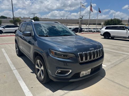Used 2021 Jeep Cherokee Limited w/ Mopar Interior Package AWD/4WD image 3