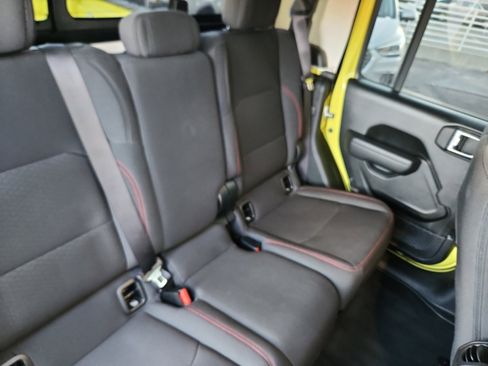 Used 2023 Jeep Gladiator Rubicon w/ Cold Weather Group image 19