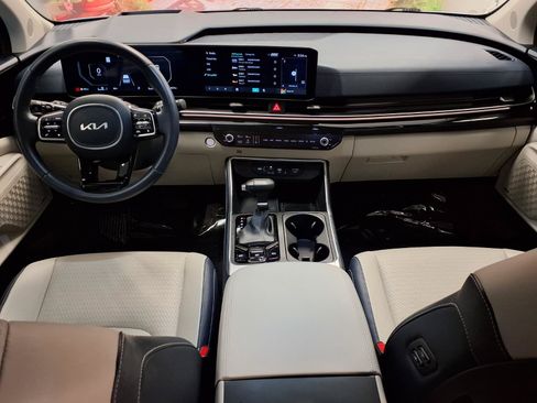 Used 2025 Kia Carnival SX Prestige FWD image 16