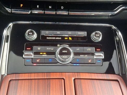 Used 2022 Lincoln Navigator Reserve AWD/4WD image 19