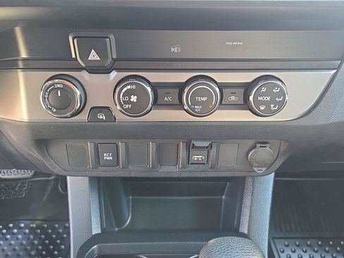 Used 2020 Toyota Tacoma SR AWD/4WD image 22
