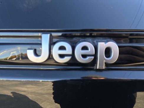 Used 2023 Jeep Grand Cherokee Summit image 32