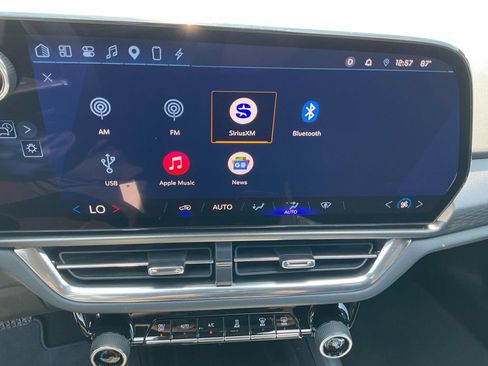 Used 2025 Chevrolet Equinox EV LT FWD image 19
