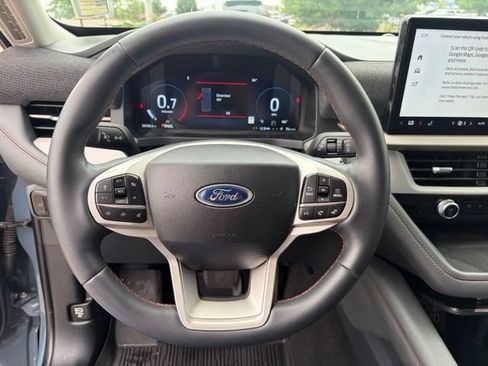 Used 2025 Ford Explorer Active AWD/4WD image 26