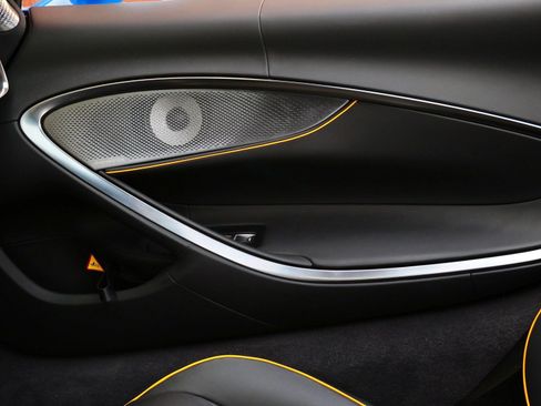 Used 2025 McLaren Artura Spider image 19