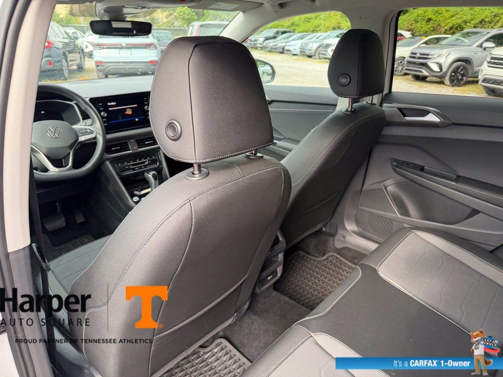 Used 2025 Volkswagen Taos SE AWD/4WD image 11