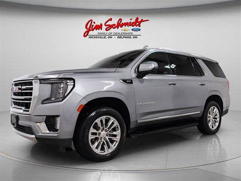 Used 2023 GMC Yukon SLT w/ SLT Luxury Package image 3