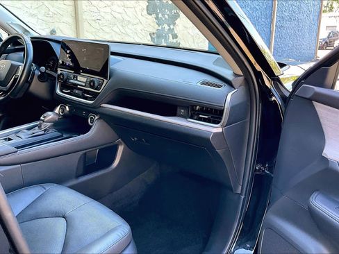 Used 2024 Toyota Grand Highlander Platinum image 19