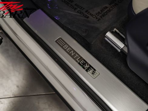 Used 2021 Bentley Bentayga image 23