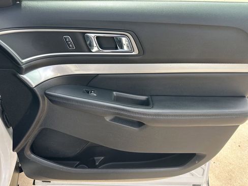 Used 2017 Ford Explorer XLT w/ Equipment Group 202A FWD image 28