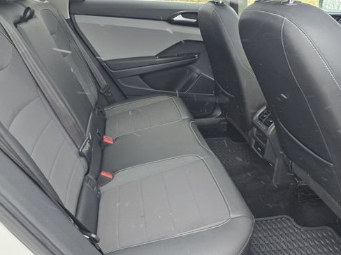 Used 2022 Volkswagen Taos SE w/ Panoramic Sunroof Package image 20