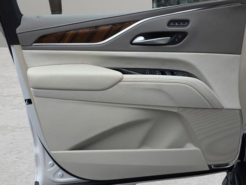 Certified 2024 Cadillac Escalade Sport Platinum w/ Heavy-Duty Trailer Package image 17