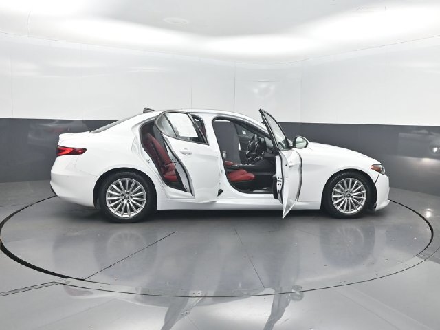 Used 2022 Alfa Romeo Giulia Sprint RWD image 35