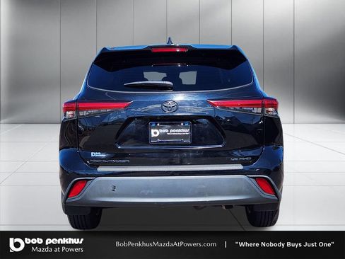 Used 2021 Toyota Highlander LE AWD/4WD image 26