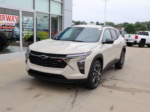 New 2026 Chevrolet Trax RS w/ Sunroof Package FWD image 6