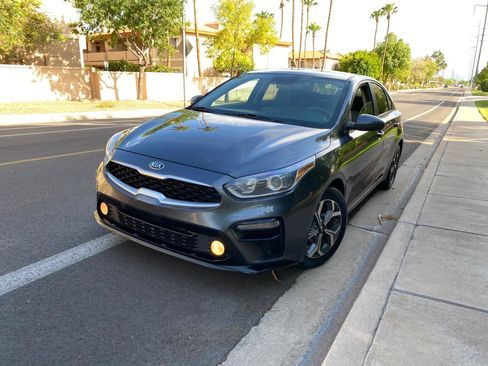 Used 2020 Kia Forte LXS FWD image 2