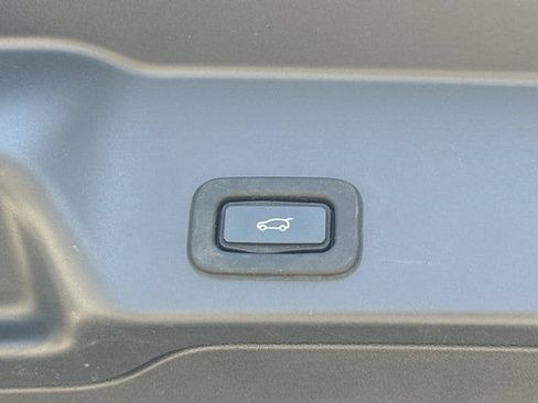 Used 2022 Land Rover Range Rover Evoque R-Dynamic SE AWD/4WD image 33