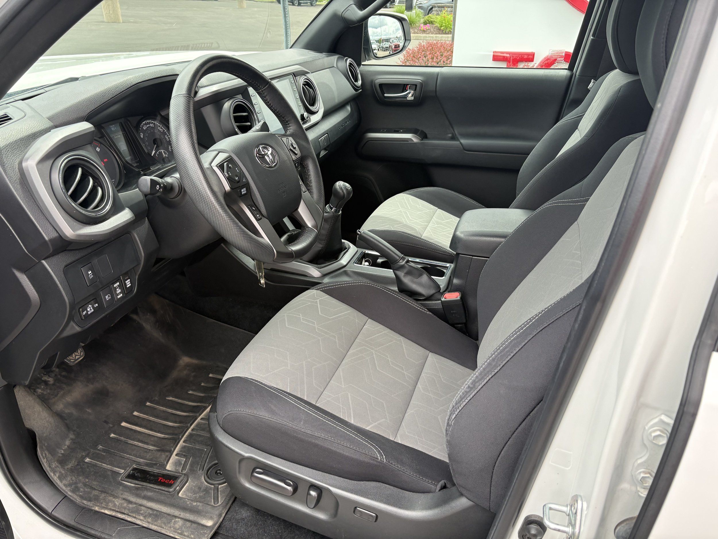 Used 2023 Toyota Tacoma TRD Off-Road AWD/4WD image 3