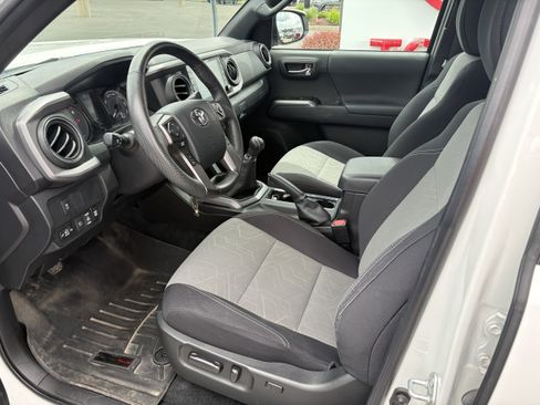 Used 2023 Toyota Tacoma TRD Off-Road AWD/4WD image 3