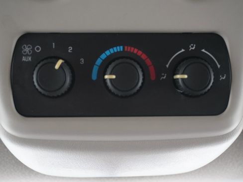 Used 2004 Chevrolet Suburban LS image 16