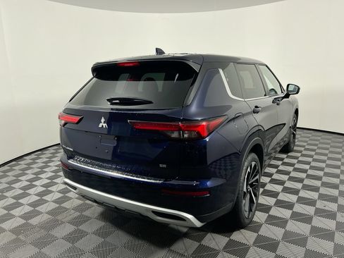 Used 2024 Mitsubishi Outlander SE FWD image 3