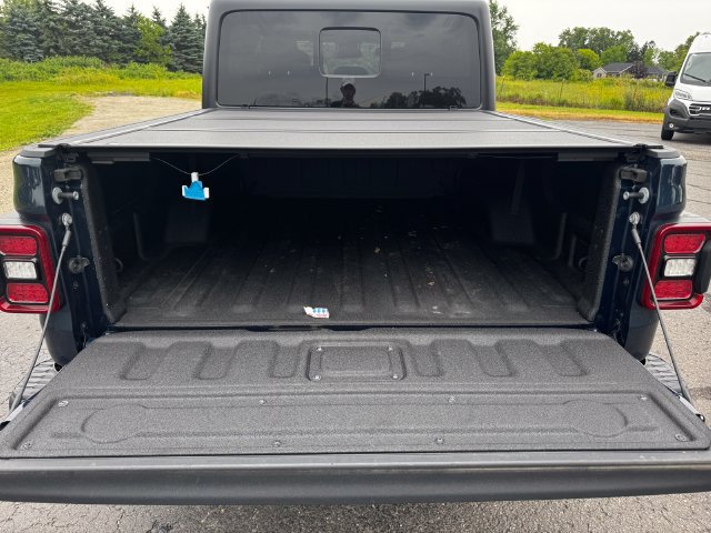 Certified 2025 Jeep Gladiator Mojave w/ Steel Bumper Group AWD/4WD image 17