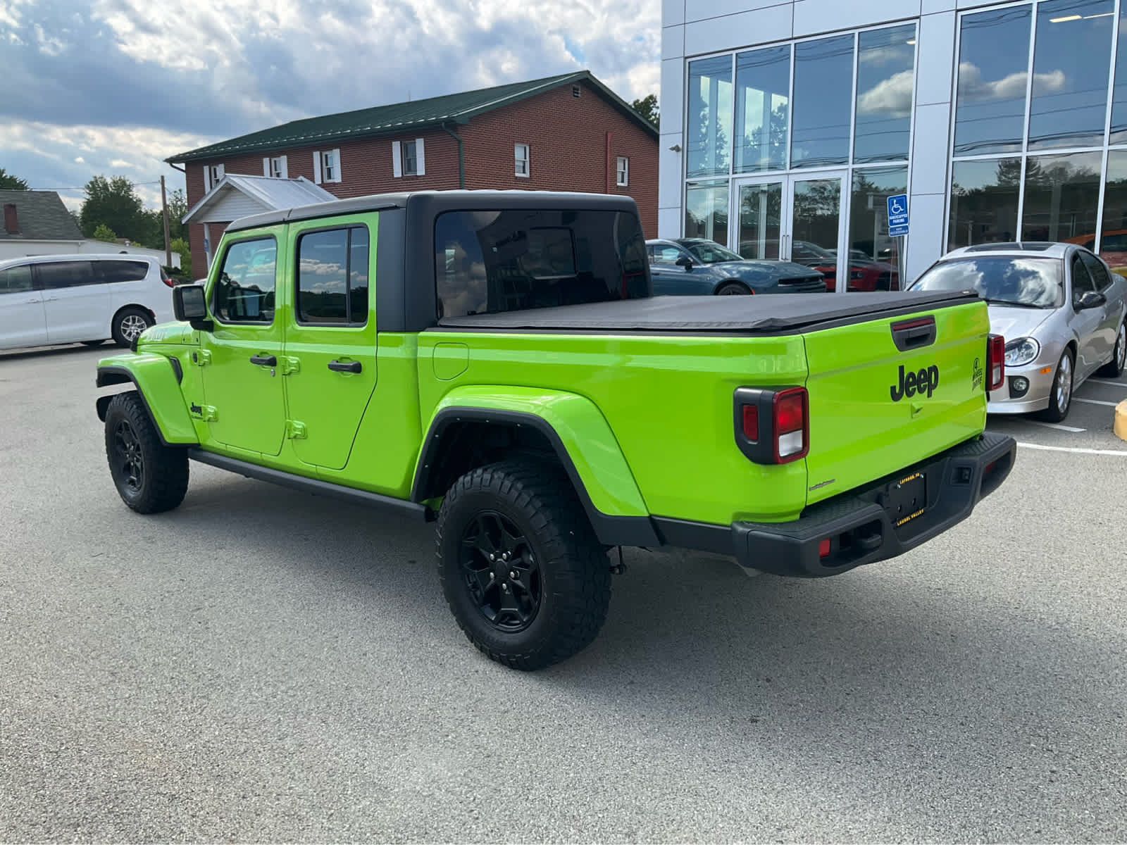 Used 2021 Jeep Gladiator Sport AWD/4WD image 5