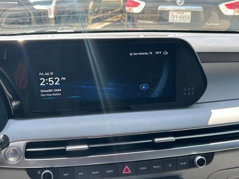 Used 2025 Hyundai Palisade SE FWD image 18
