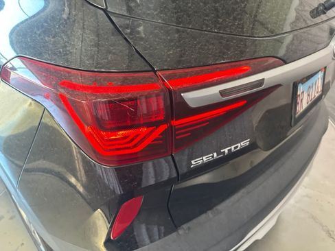 Used 2021 Kia Seltos S AWD/4WD image 12