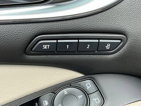 Used 2019 Buick Enclave Premium AWD/4WD image 12