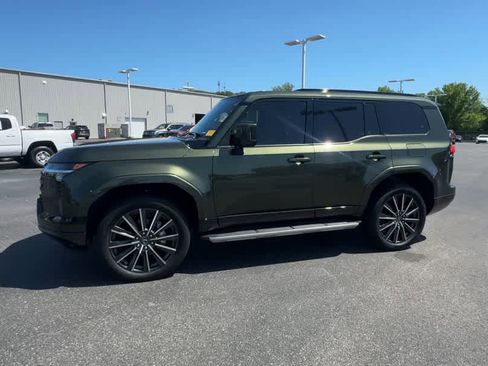 Used 2024 Lexus GX 550 w/ Accessory Package (2T) AWD/4WD image 4