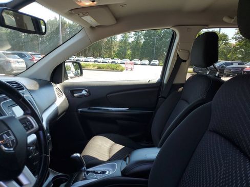Used 2019 Dodge Journey SE w/ Connectivity Group FWD image 19