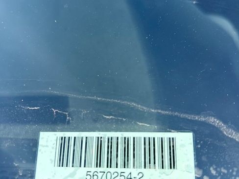 Used 2025 Chrysler Pacifica Select image 2