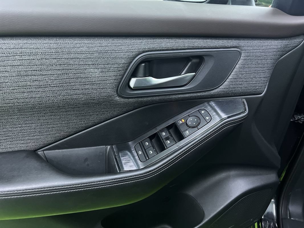 Used 2022 Nissan Rogue SV AWD/4WD image 15