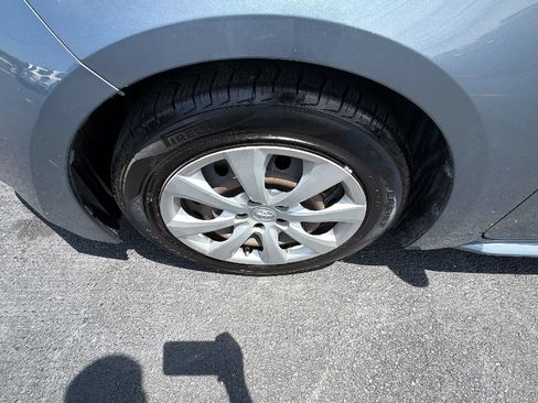 Used 2021 Toyota Corolla LE FWD image 35