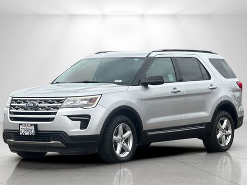 Used 2018 Ford Explorer XLT FWD image 7