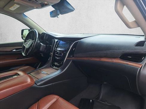 Used 2019 Cadillac Escalade Premium Luxury image 19
