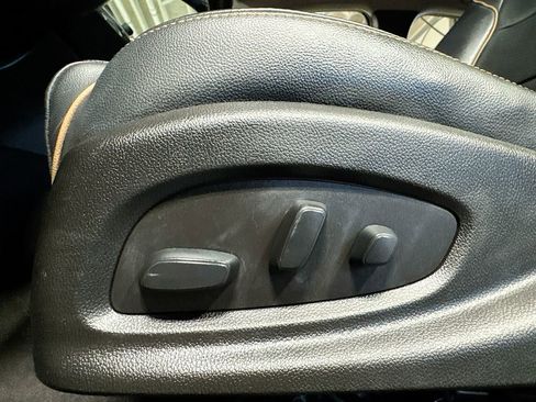 Used 2019 Chevrolet Impala Premier w/ Premier Confidence Package FWD image 17