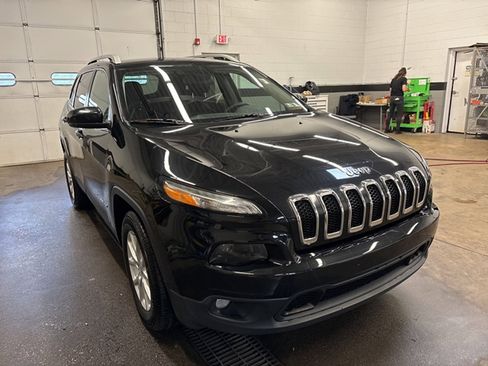 Used 2016 Jeep Cherokee Latitude w/ Safety/Convenience Group AWD/4WD image 3