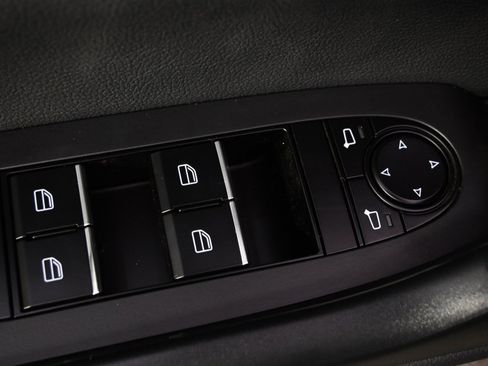 Used 2025 MAZDA CX-50 AWD 2.5 Hybrid w/ Premium Pkg image 23