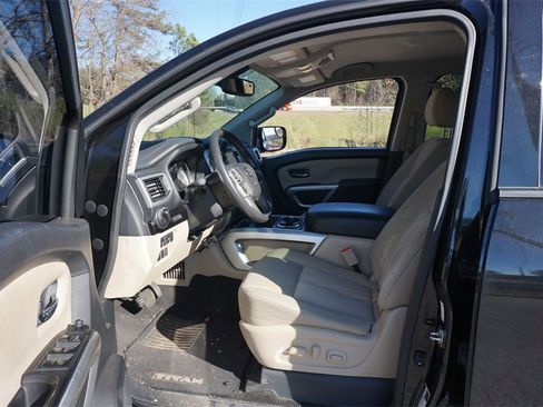 Used 2017 Nissan Titan SV image 2