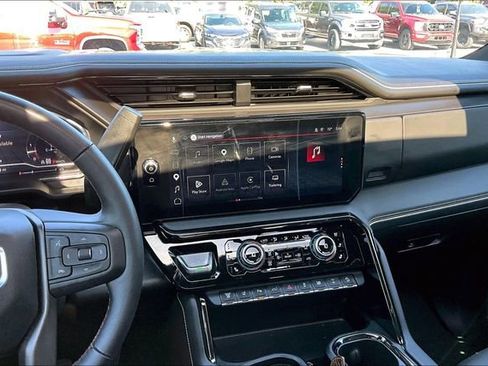 Used 2025 GMC Sierra 2500 AT4X AWD/4WD image 9