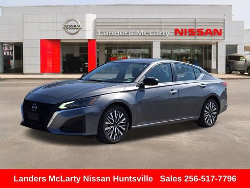 Used 2024 Nissan Altima 2.5 SV FWD image 9