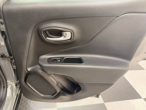 Used 2019 Jeep Renegade Altitude w/ Quick Order Package 22M image 22