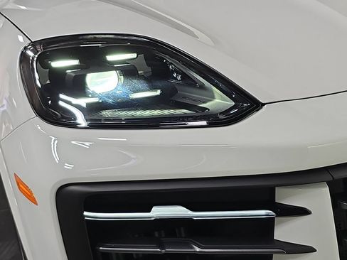 Certified 2026 Porsche Cayenne AWD/4WD image 12