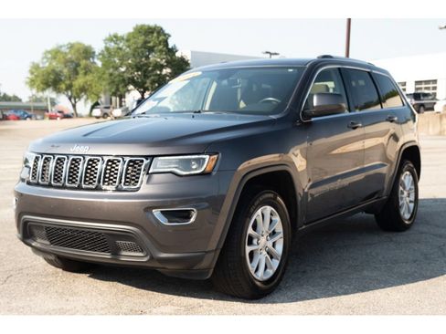 Used 2021 Jeep Grand Cherokee Laredo w/ Security & Convenience Group AWD/4WD image 4