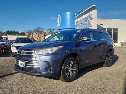 Used 2019 Toyota Highlander LE image 1