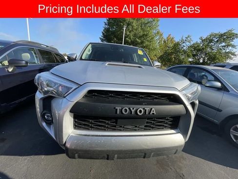 Used 2022 Toyota 4Runner TRD Off-Road Premium w/ Moonroof Package AWD/4WD image 13