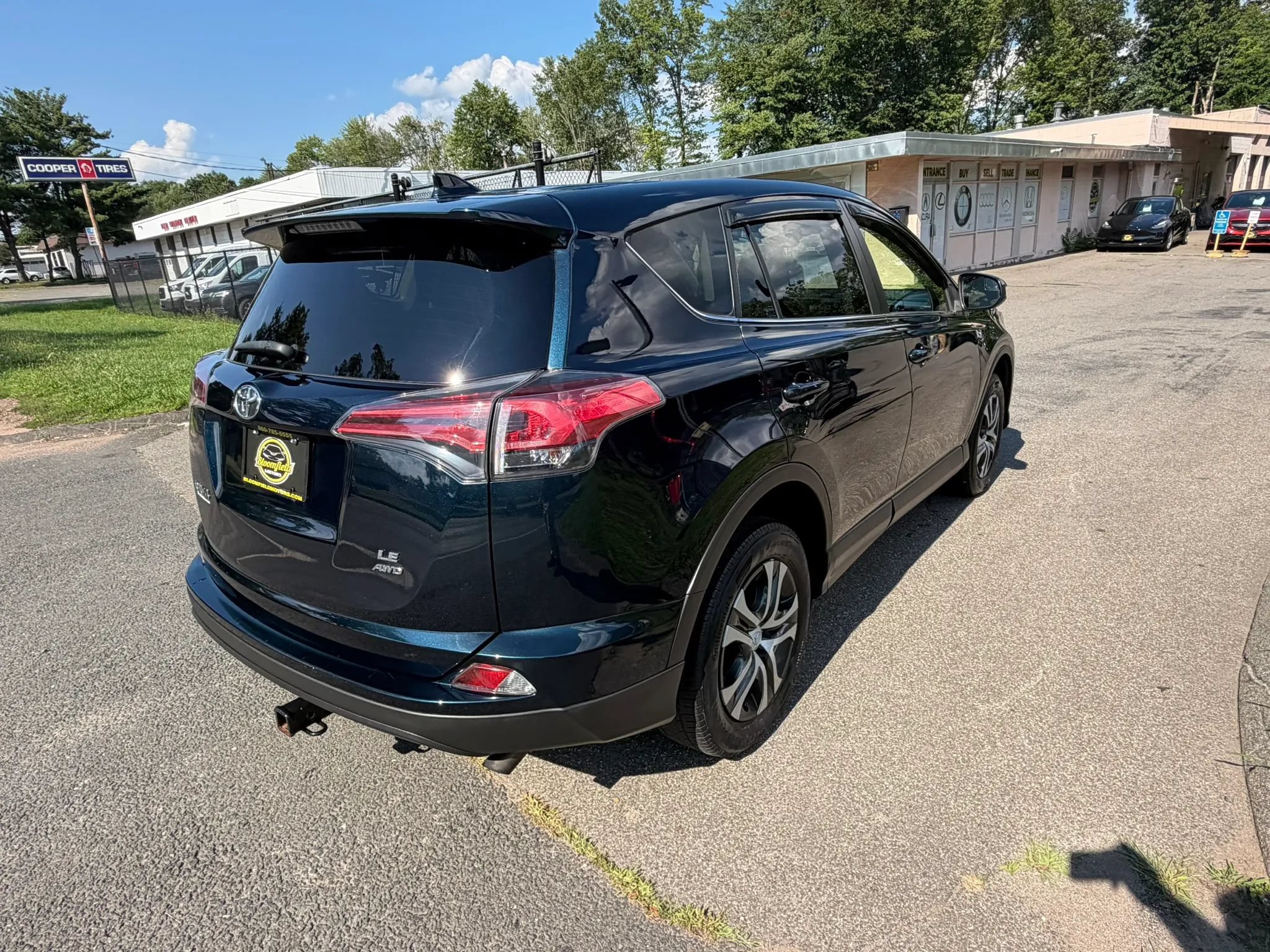 Used 2018 Toyota RAV4 LE w/ All Weather Liner Package AWD/4WD image 5