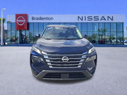 Used 2024 Nissan Rogue SV FWD image 2